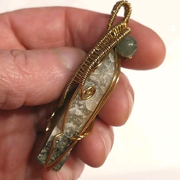 🇨🇦Beautiful Quartz Pendant - Picture 3 of 3